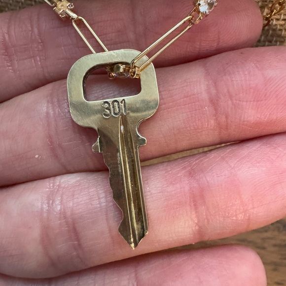 LV Lock & Key with chains included #301 - Picture 4 of 6
